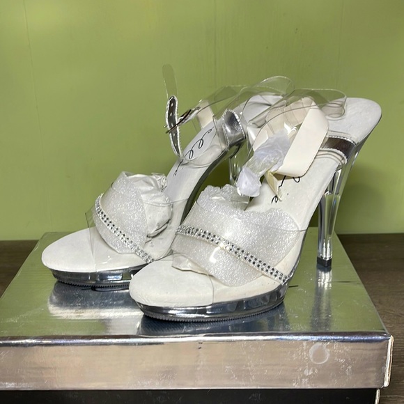 Women size 8 sandal clear - Picture 1 of 7